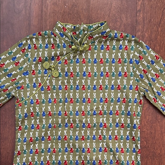 Chou-Chou Chic Girl’s Green Bunny Qipao, Size 7 (Size 140) - Picture 2 of 13